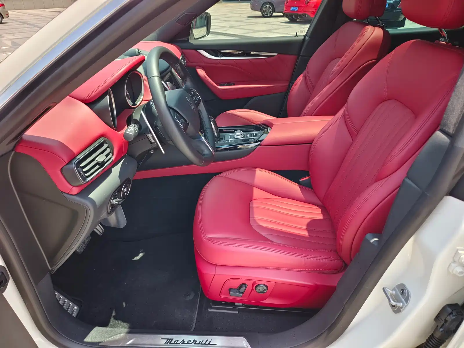 Фото 8 - Maserati Levante
