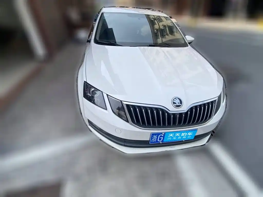 Фото 3 - Škoda Octavia
