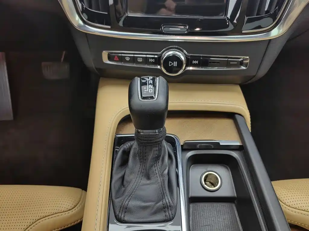 Фото 13 - Volvo S90