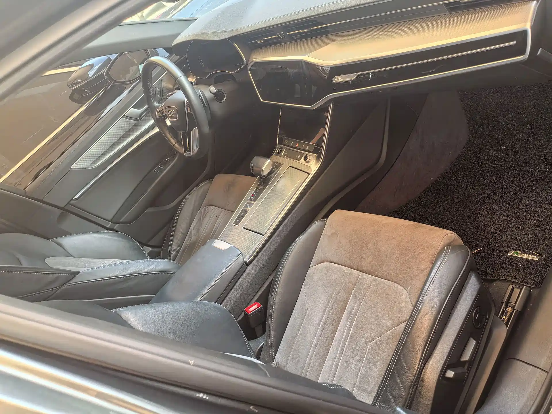 Photo 4 - Audi A6L