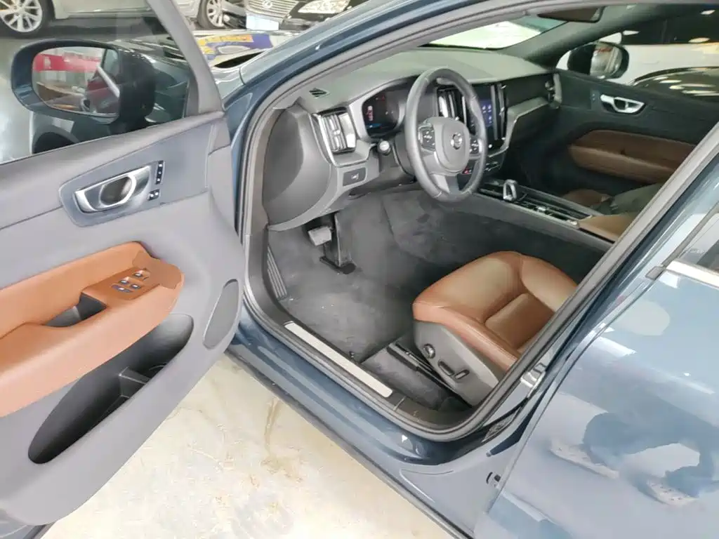 Фото 16 - Volvo XC60