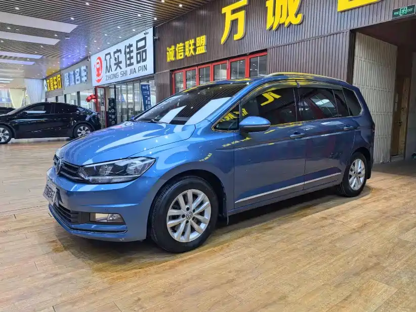 VOLKSWAGEN TOURAN