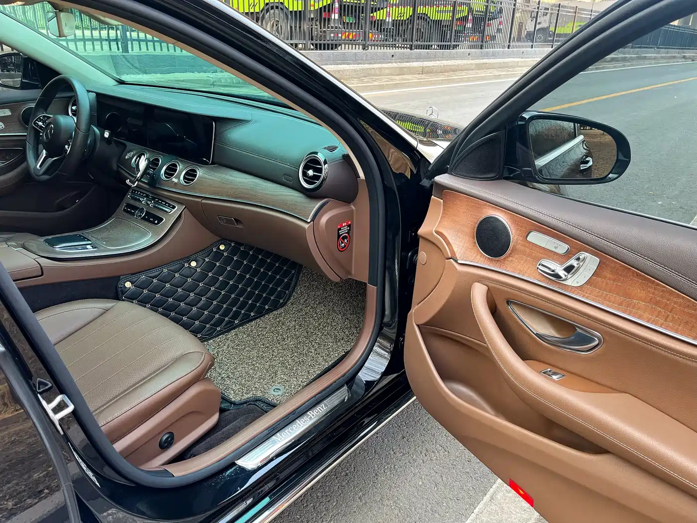 Mercedes-Benz E-Class 2019 E 300 L Fashion фото 9