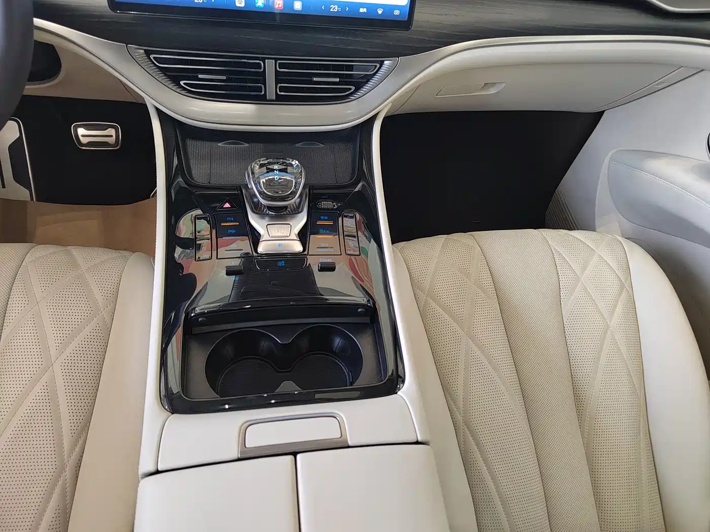Denza D9 2025 2025 Model DM-i Smart Drive Edition 1020 AWD Flagship