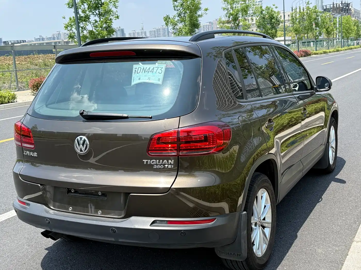 VOLKSWAGEN TIGUAN