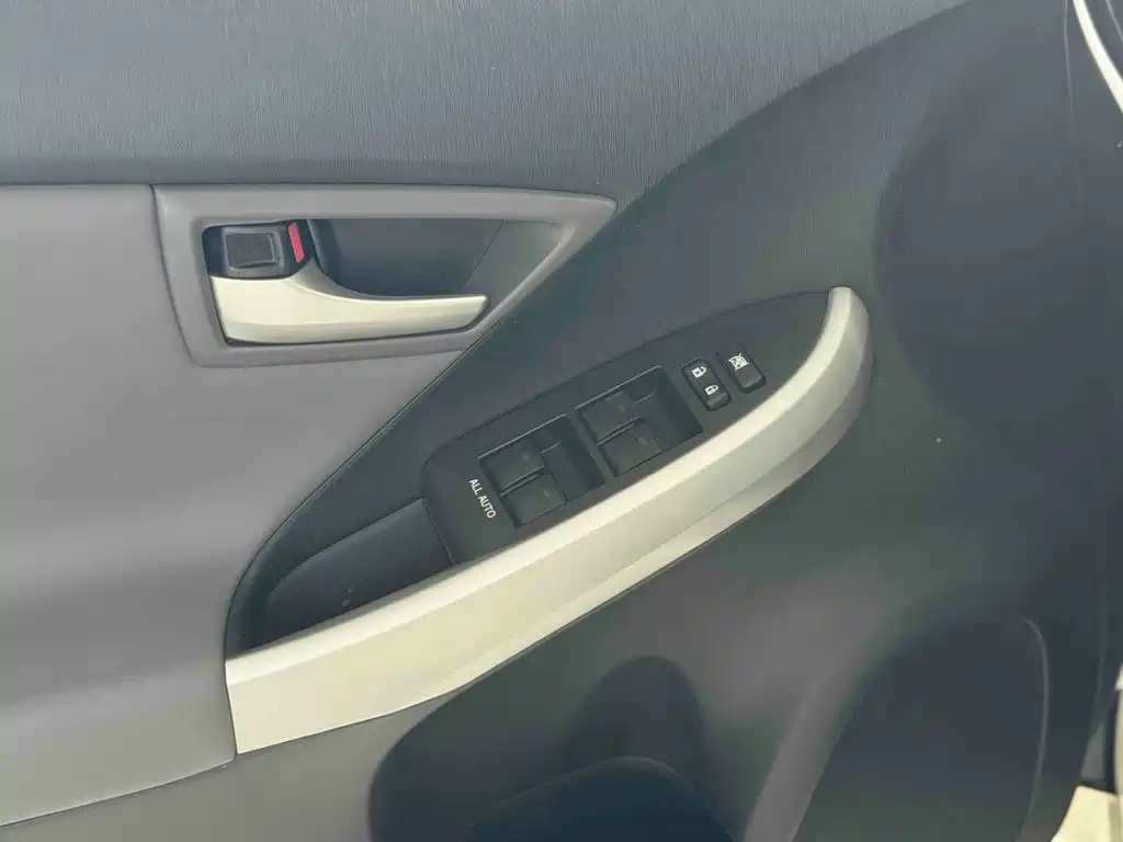 Toyota Prius 2015 2012 1.8L Luxury Advanced Edition