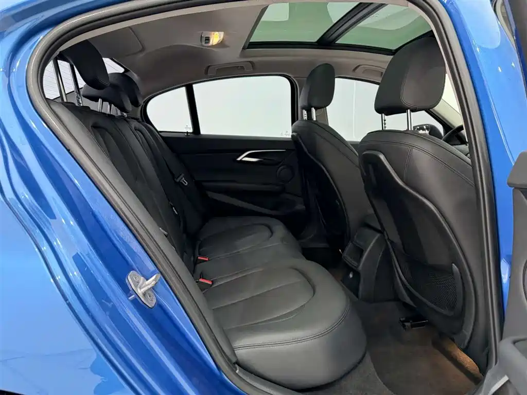 BMW 1 Series 2017 118i Sport фото 20