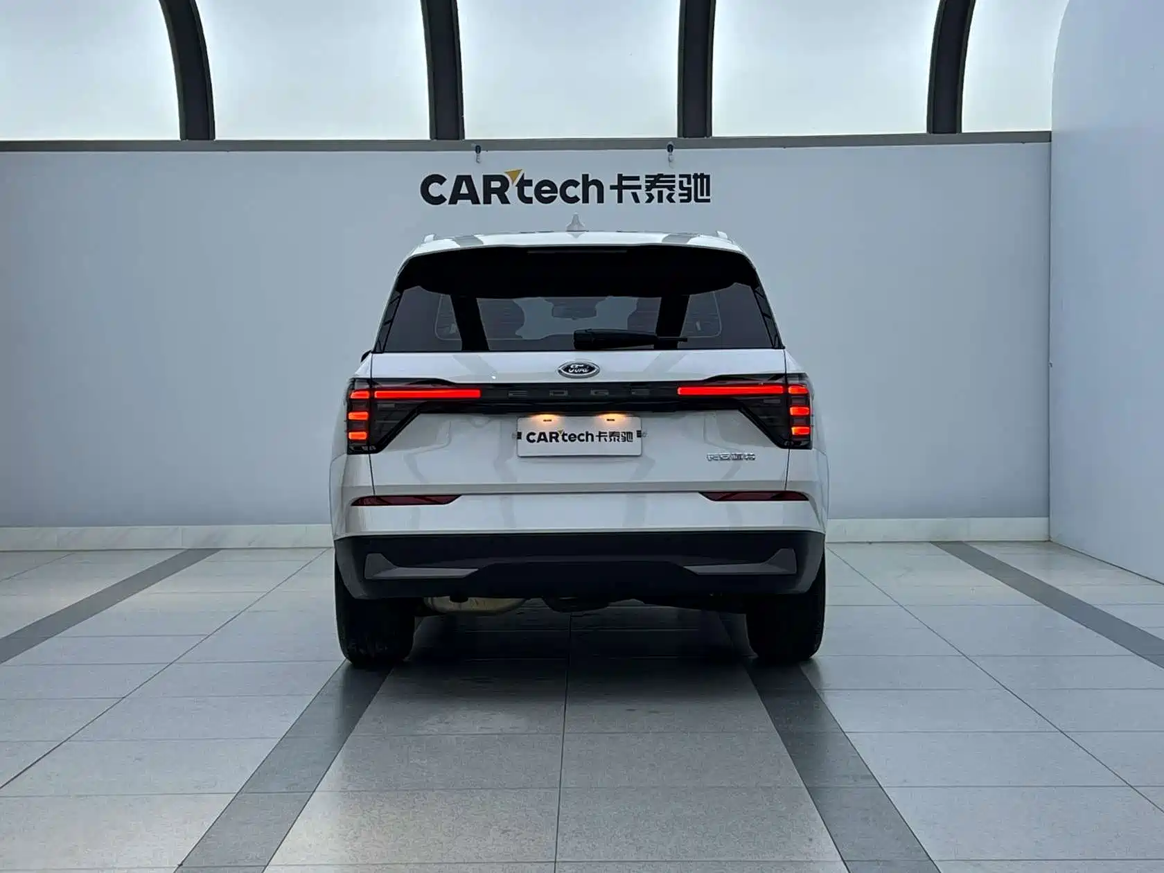 Фото 6 - Ford Edge