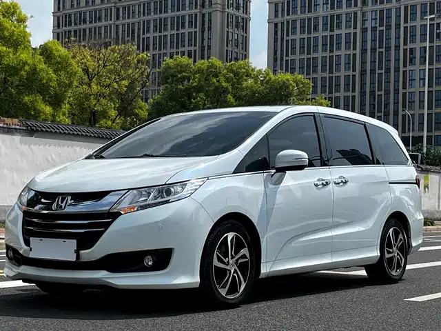 Honda Odyssey 2017 2.4L Luxury Edition — фото 1