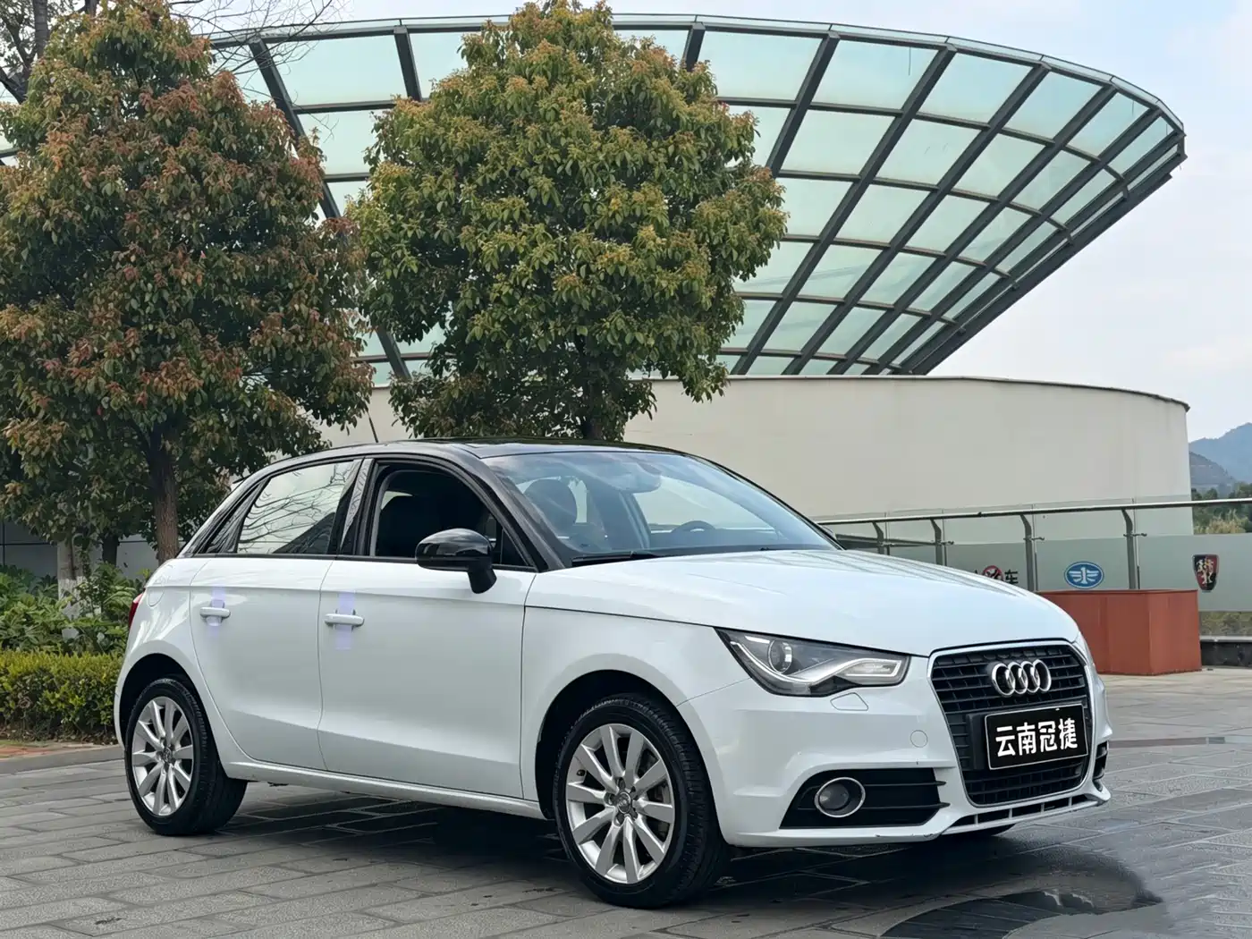 Audi A1 2014 30 TFSI Sportback Comfort фото 3