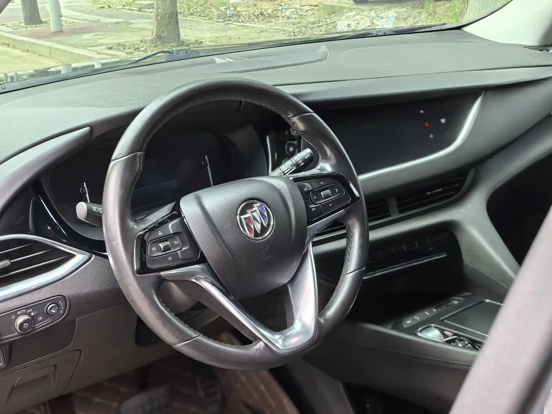 Photo 11 - Buick Enclave