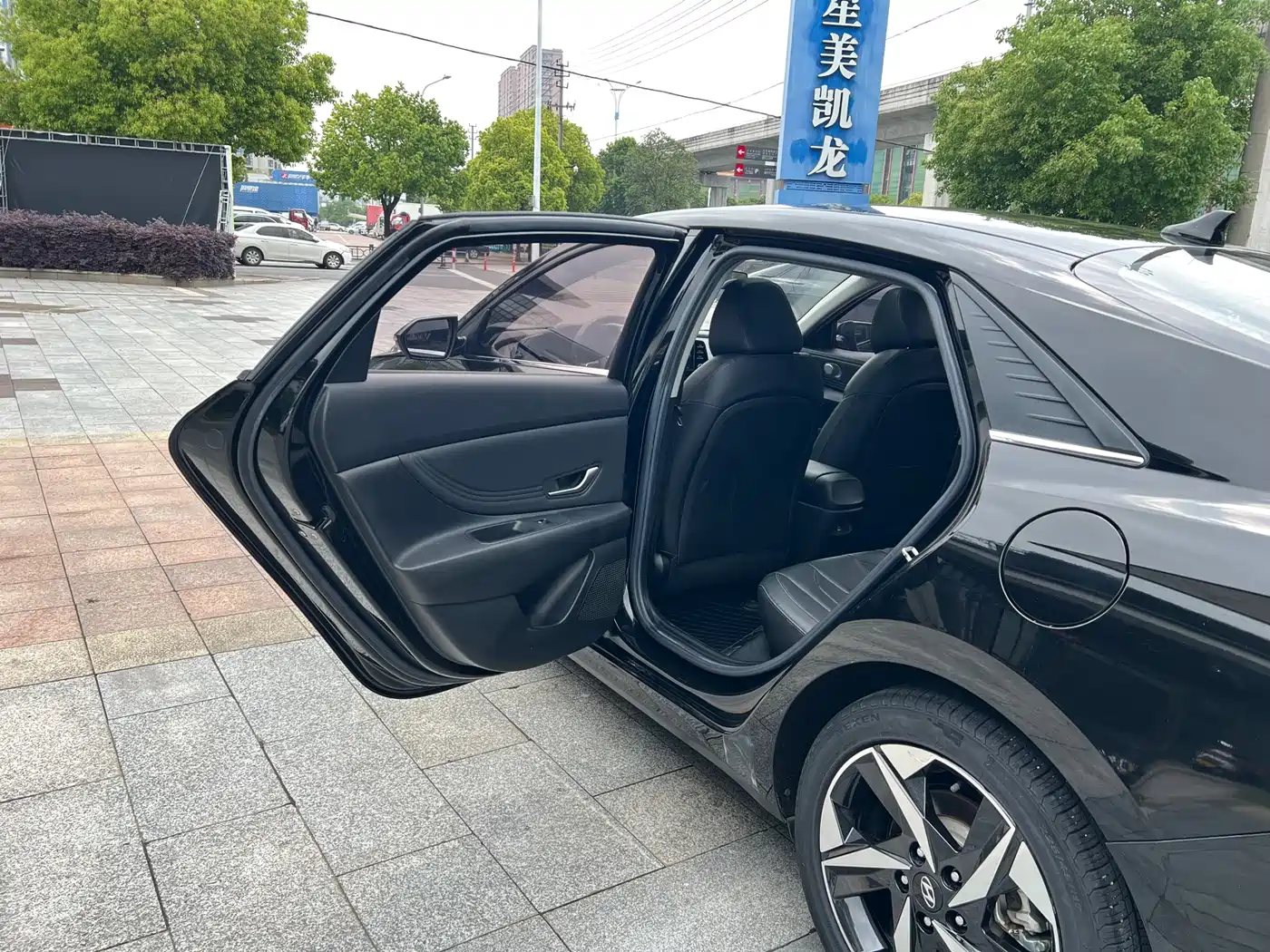 Hyundai Elantra 2021 1.5L CVT GLX Elite Edition фото 11