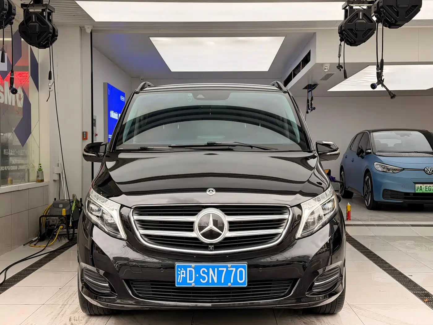 Mercedes-Benz V-Class 2018 V 260 L Premium Long Wheelbase Edition China VI фото 2