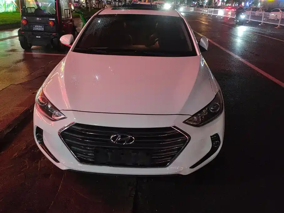 Hyundai Elantra 2016 Model 1.6L Automatic Smart Elite фото 2