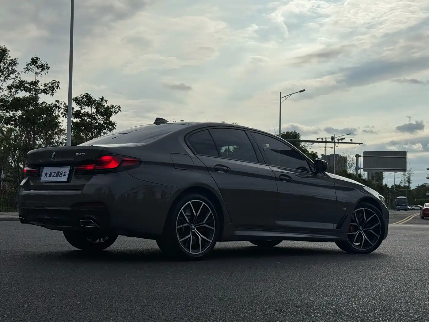 BMW 5 Series (Import) 2022 Facelift 540i Style Edition M Sport Package фото 7
