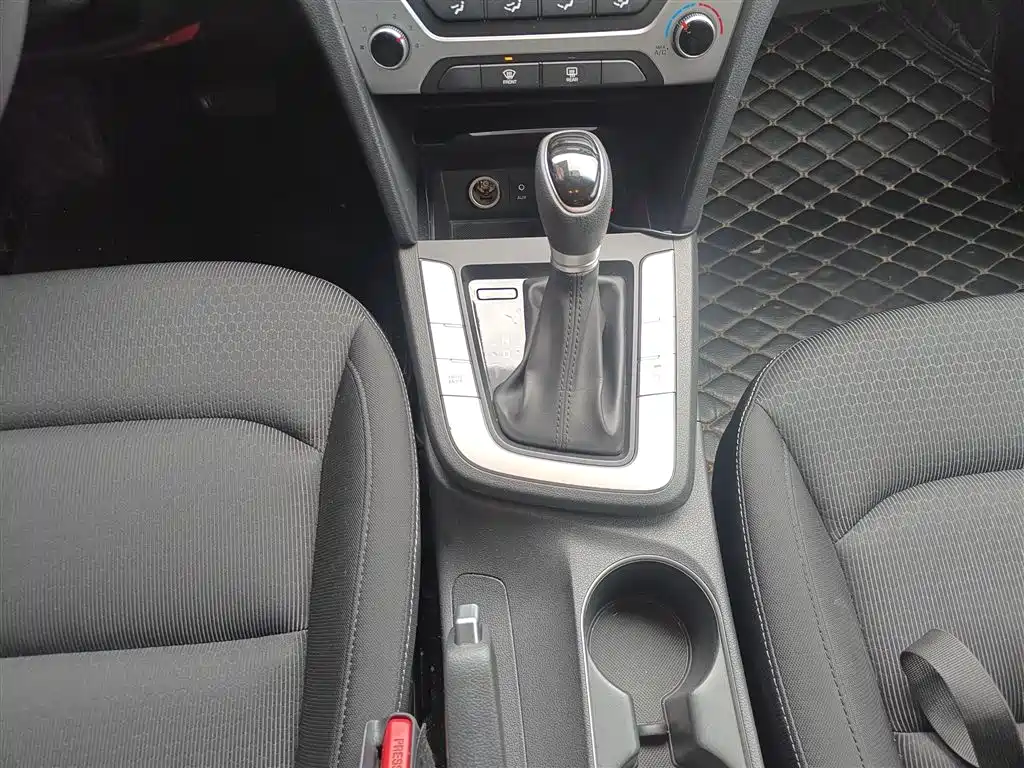 Hyundai Elantra 2016 Model 1.6L Automatic Smart Elite фото 14