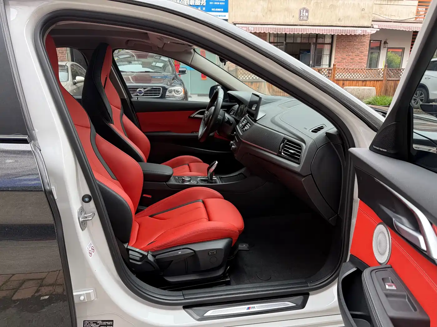 BMW 1 Series 2023 120i M Sport Shadow Edition фото 12