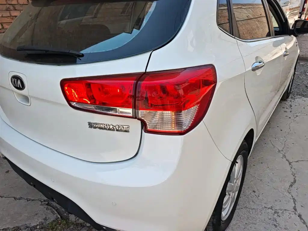 Kia K2 2015 Hatchback 1.4L AT GLS Cool Edition фото 8