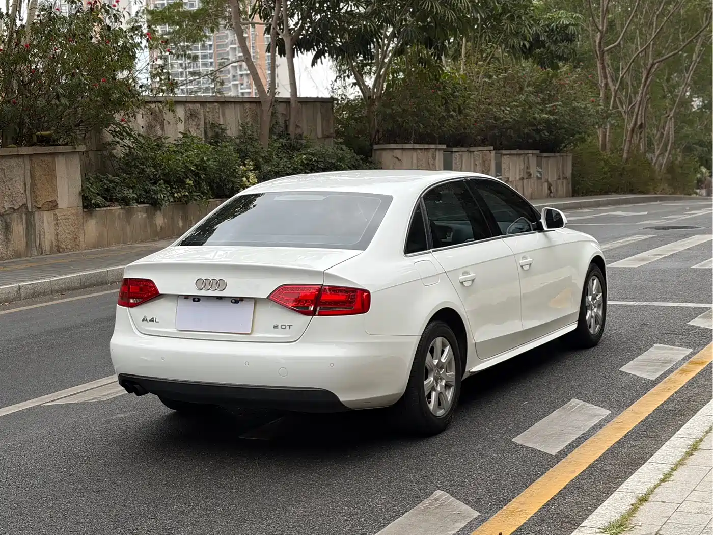 Audi A4L 2010 2.0 TFSI Standard фото 15