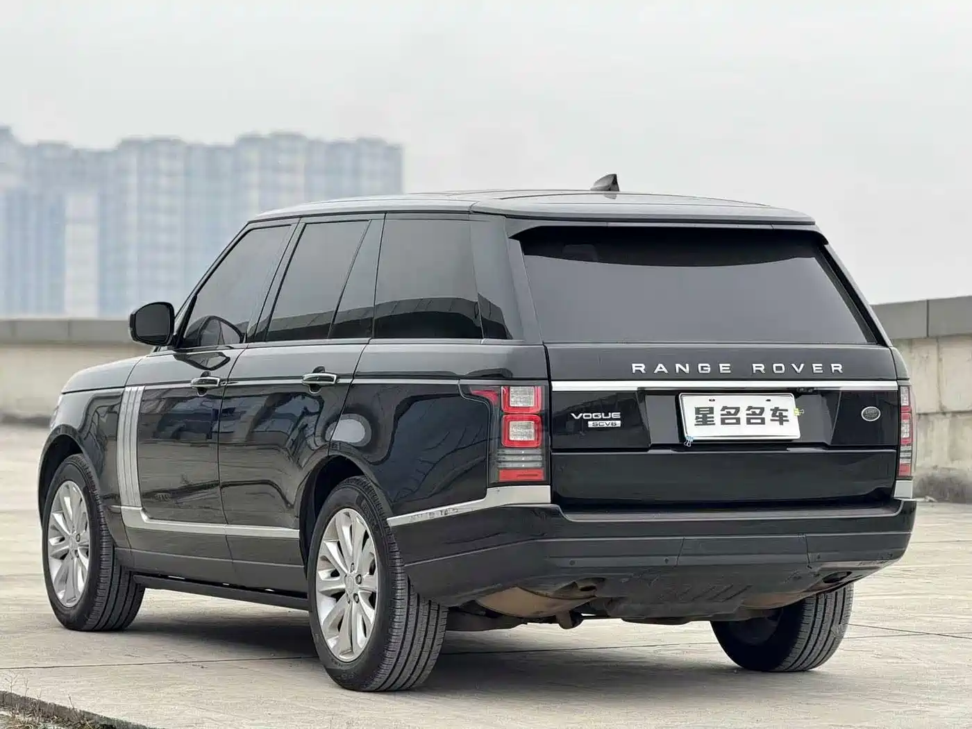 Photo 9 - Land Rover Range Rover