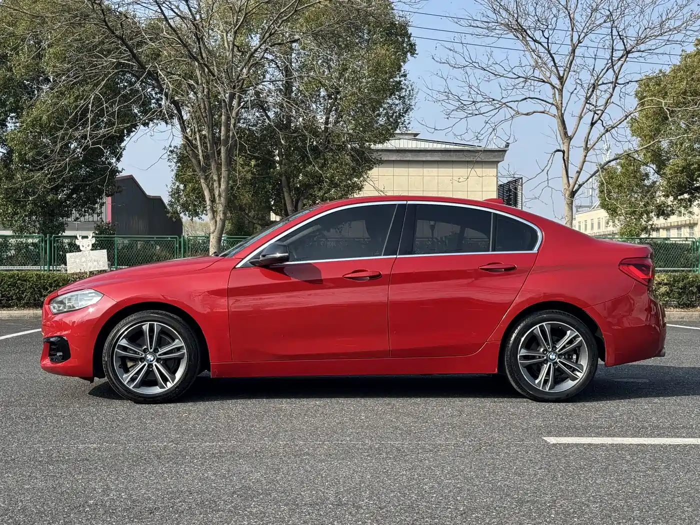 BMW 1 Series 2018 118i Sport Edition фото 2