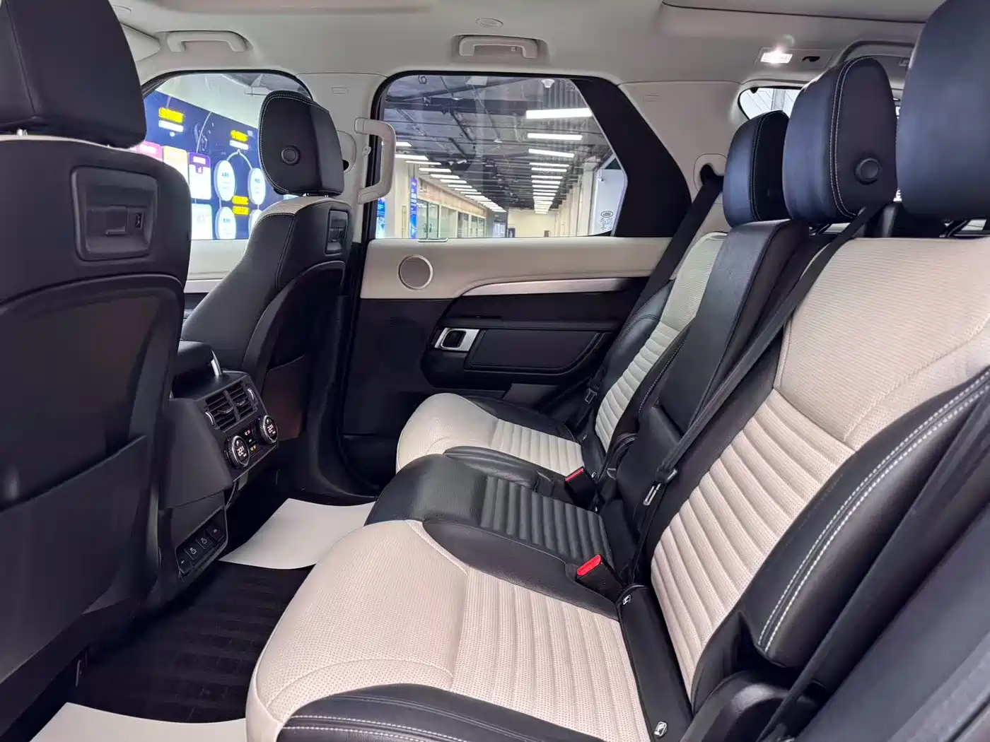 Land Rover Discovery 2021 360PS R-Dynamic S фото 8
