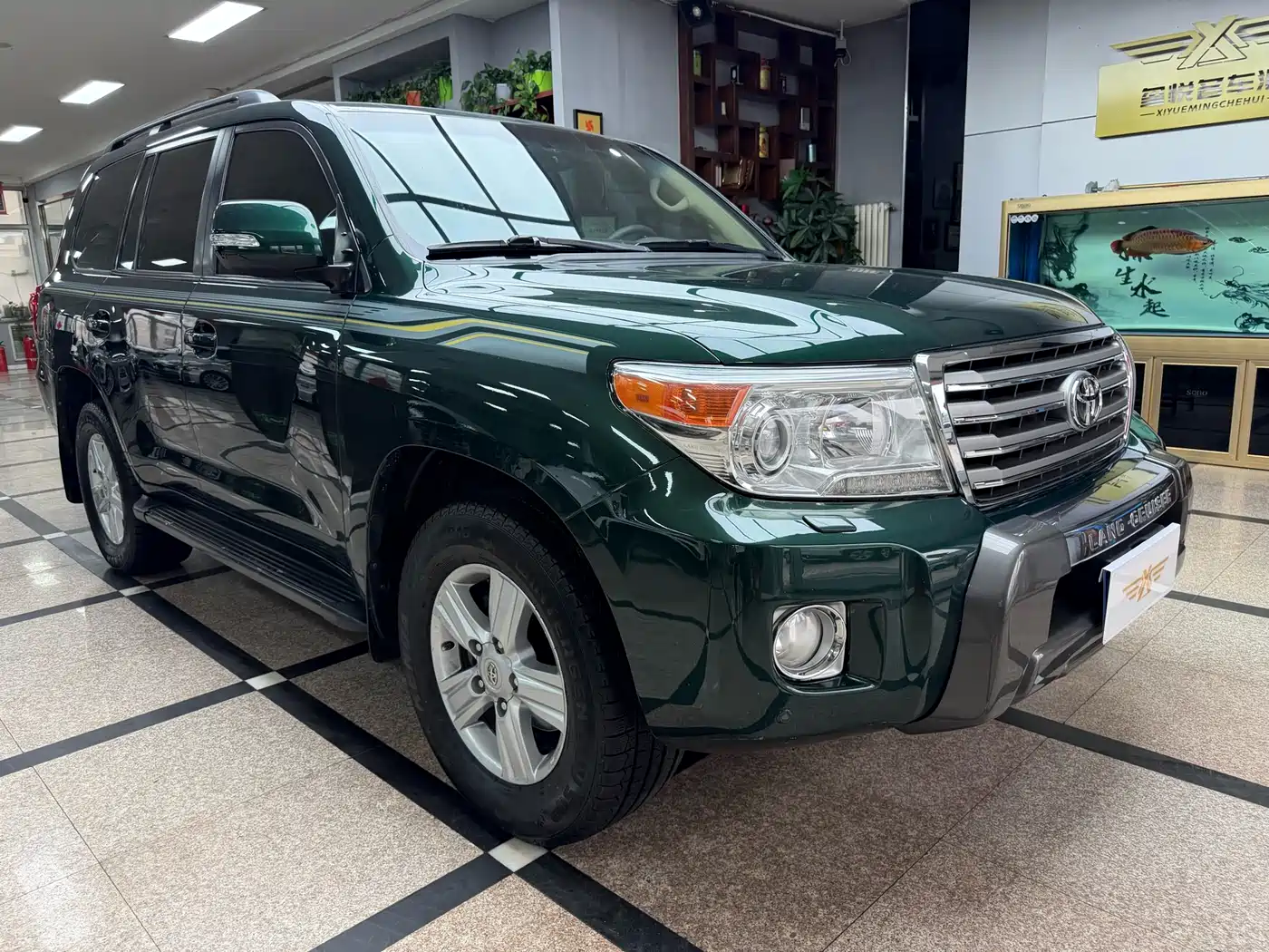 Toyota Land Cruiser 2012 4.6L Automatic VX-R фото 3
