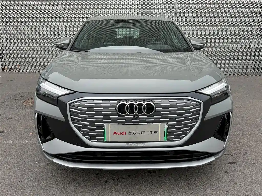 AUDI Q4 E TRON