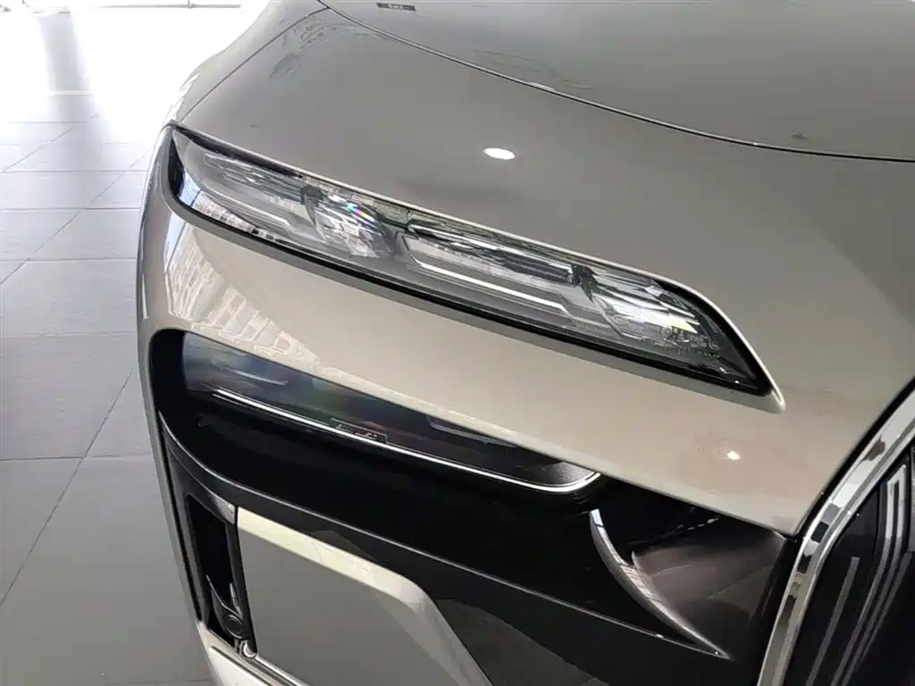 BMW 7 Series 2023 Model 740Li Leading M Sport Package фото 13