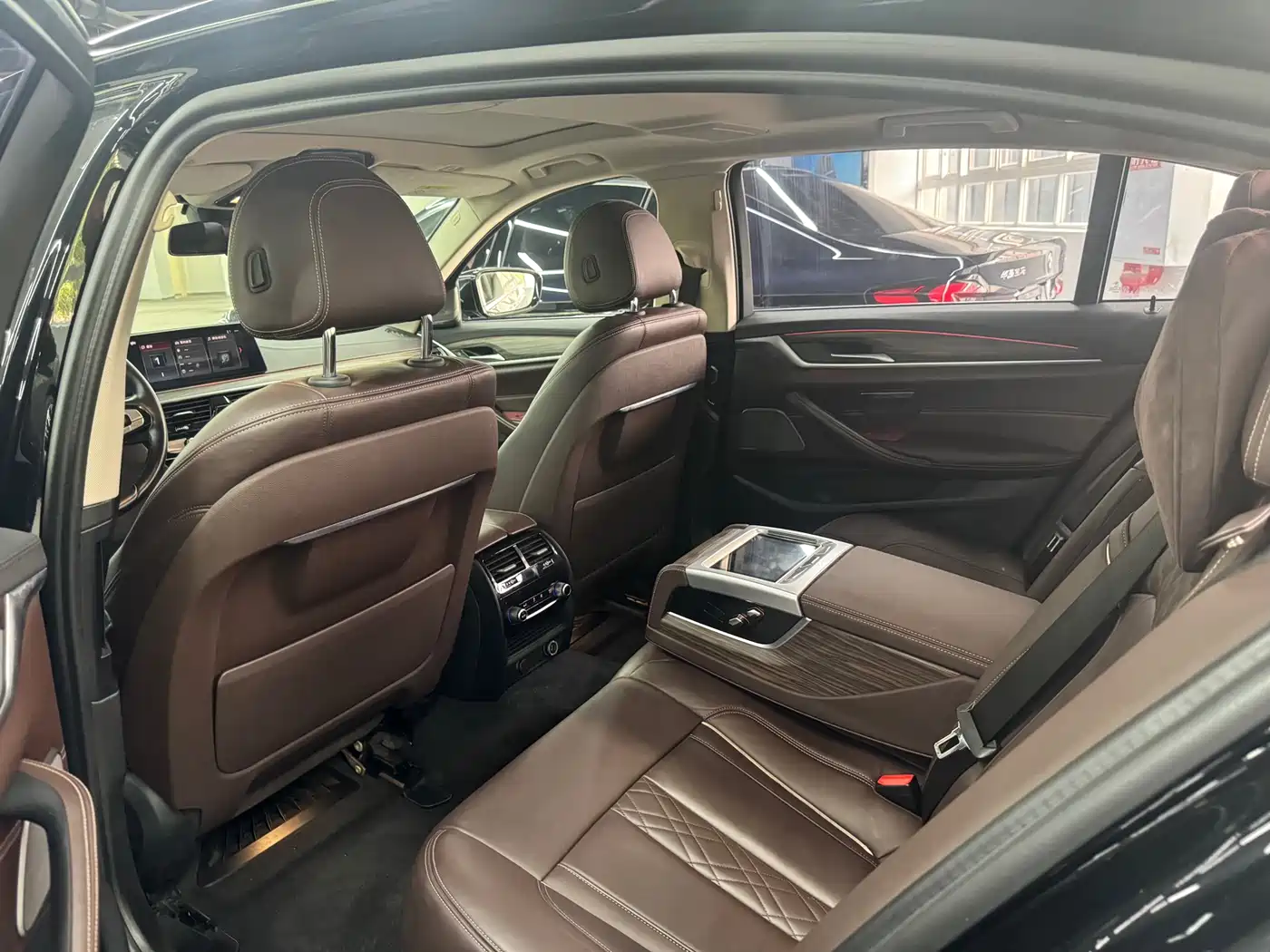 BMW 5 Series 2019 530Li Premium Luxury Package фото 4