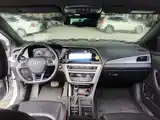 Photo 11 - Hyundai Sonata