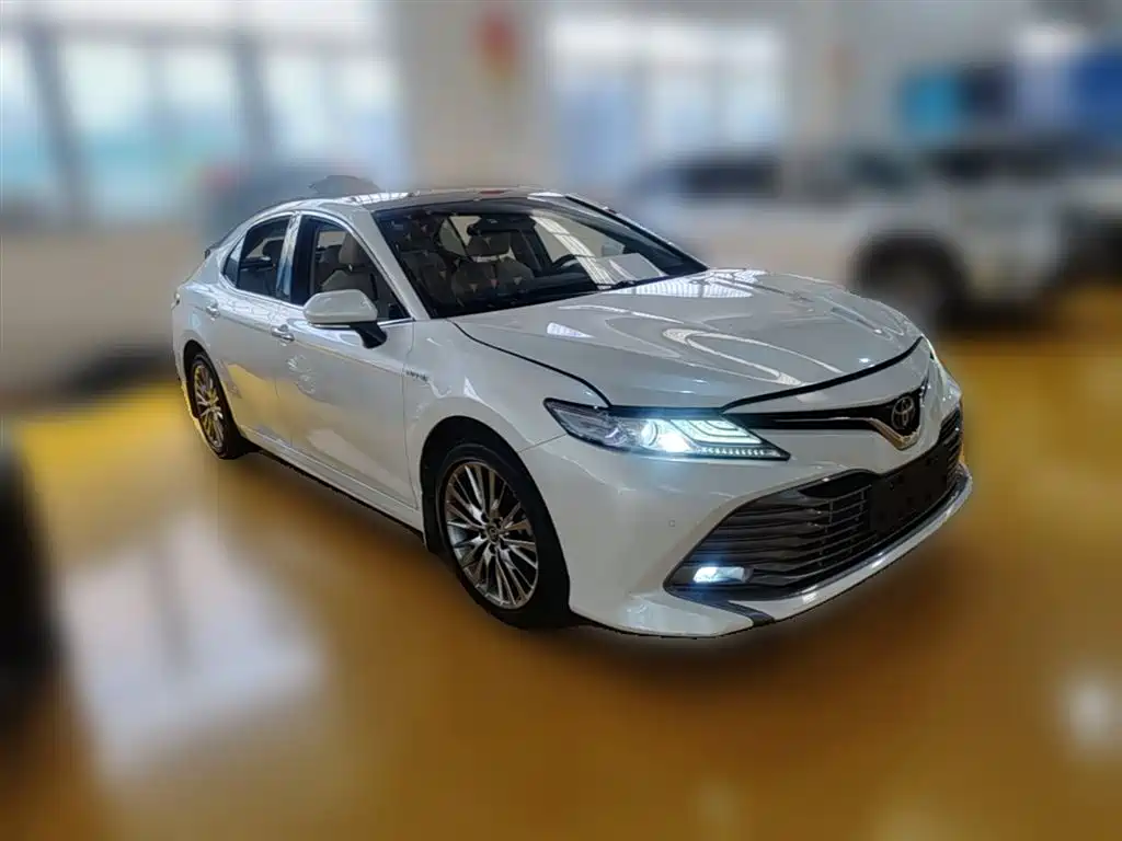 Toyota Camry 2018 Hybrid 2.5HG Luxury Edition фото 7