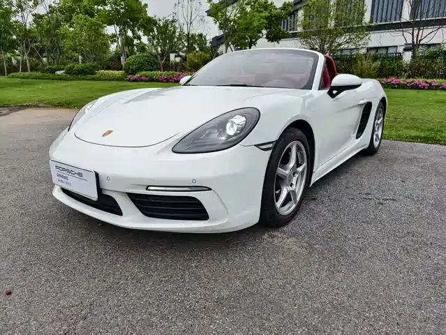 PORSCHE 718 2023