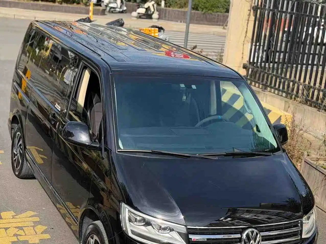 Volkswagen Multivan 2017 2.0TSI 4WD Explorer 7-seater фото 3