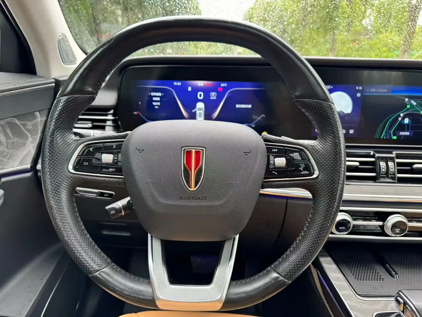 Фото 28 - Hongqi HS5