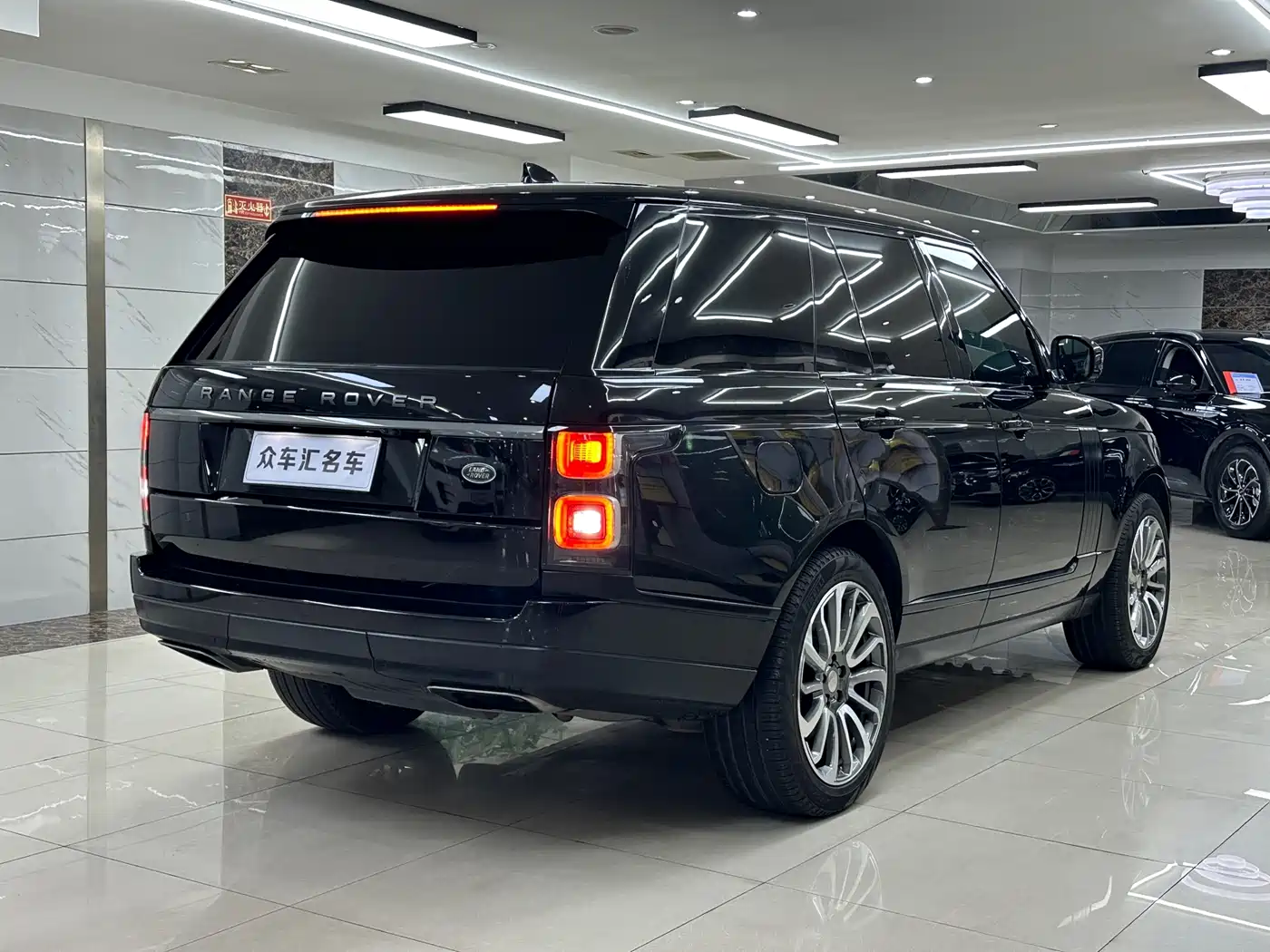 Land Rover Range Rover 2019 3.0 SC V6 Golden Age Edition фото 24