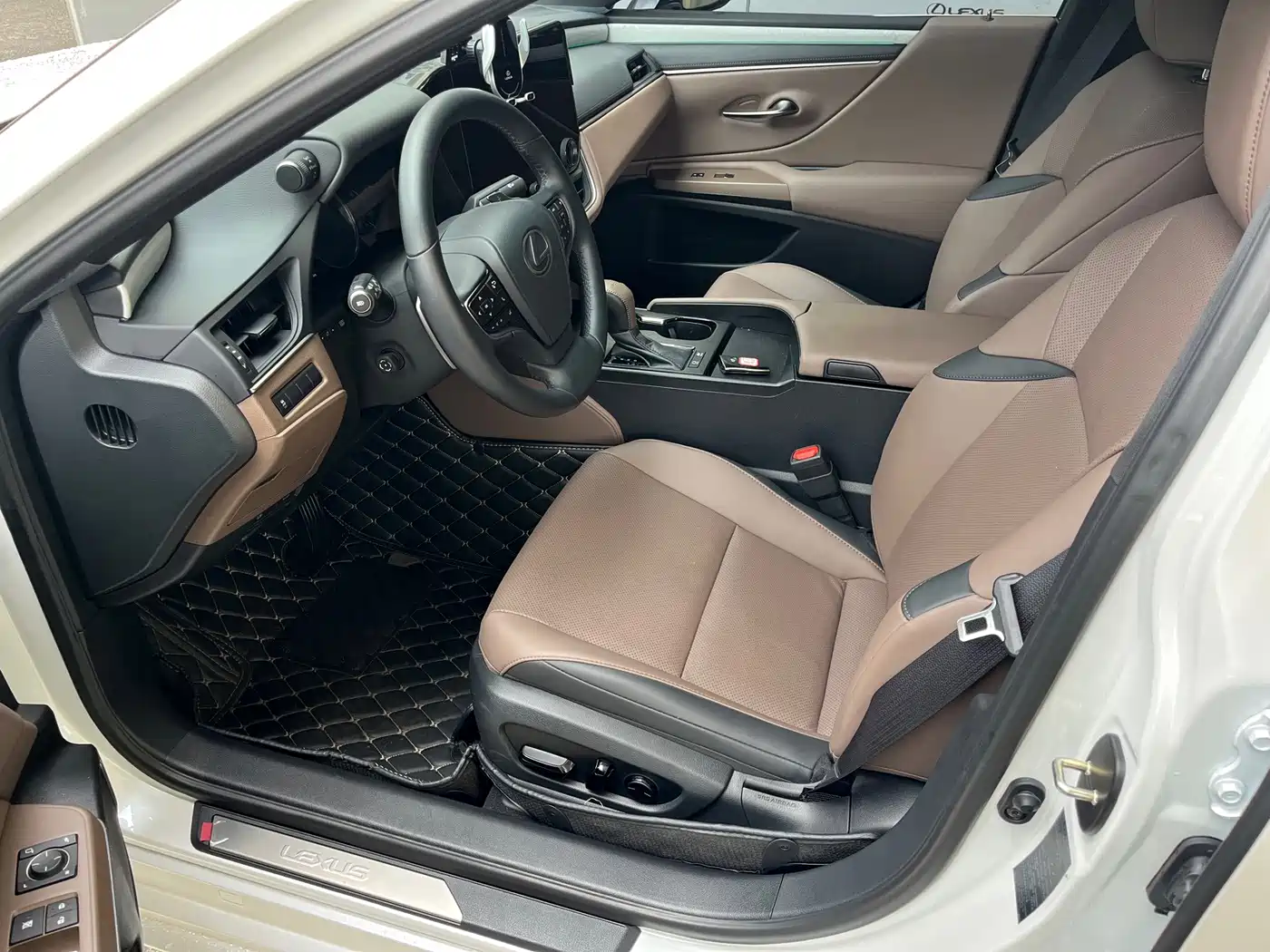 Фото 9 - Lexus ES