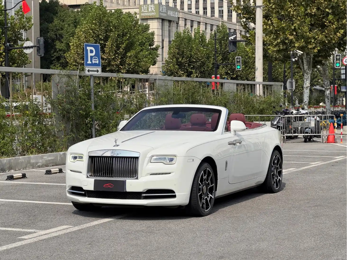 Фото 1 - Rolls-Royce Dawn