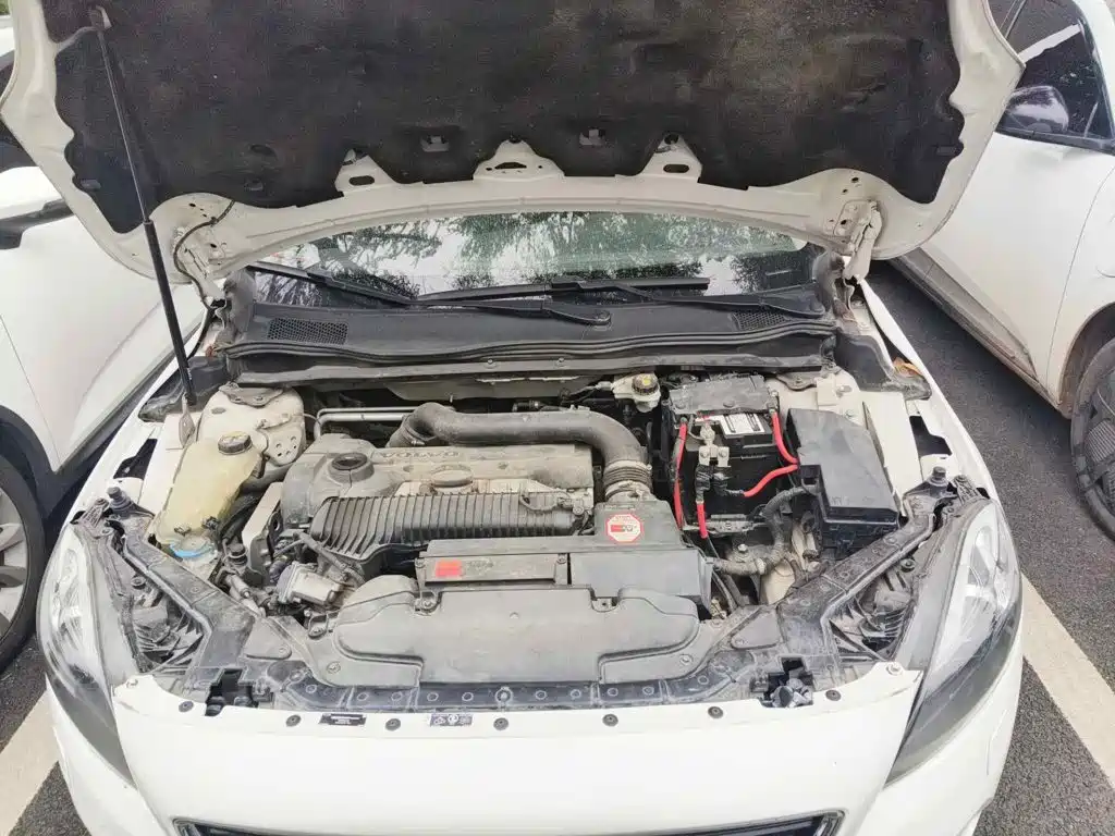 Photo 3 - Volvo V40