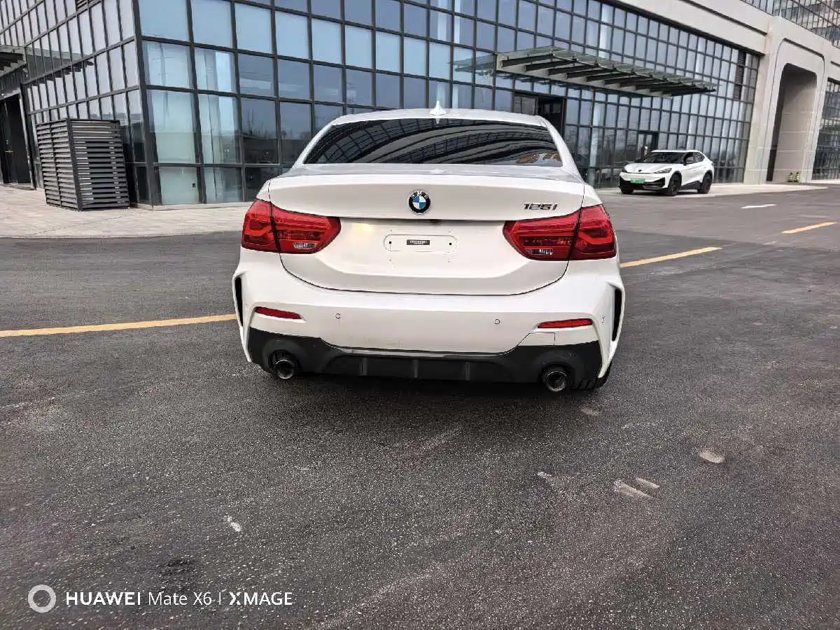 BMW 1 Series 2022 125i M Sport Shadow Edition фото 5