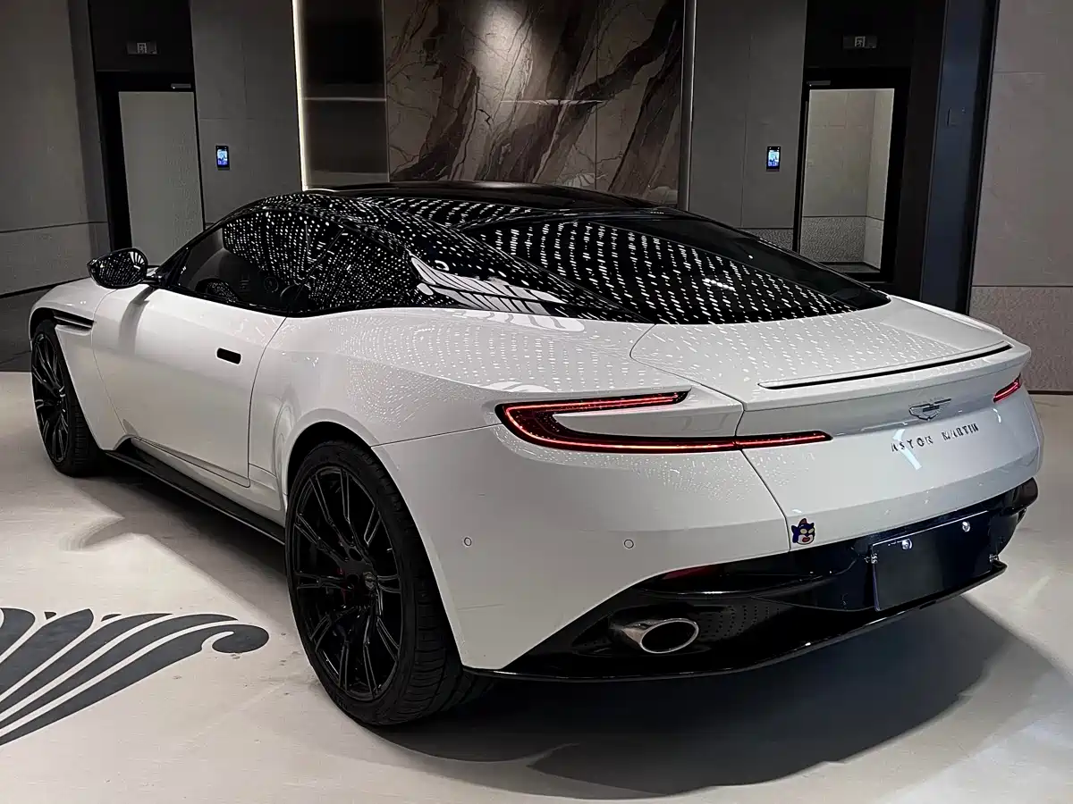 Aston Martin DB11 2022 4.0T V8 Coupe фото 4