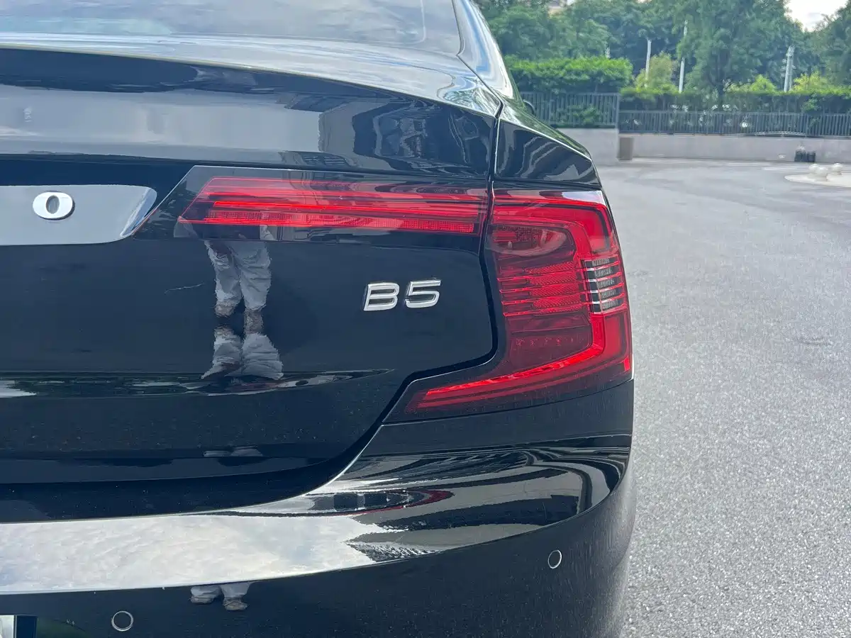 Фото 10 - Volvo S90