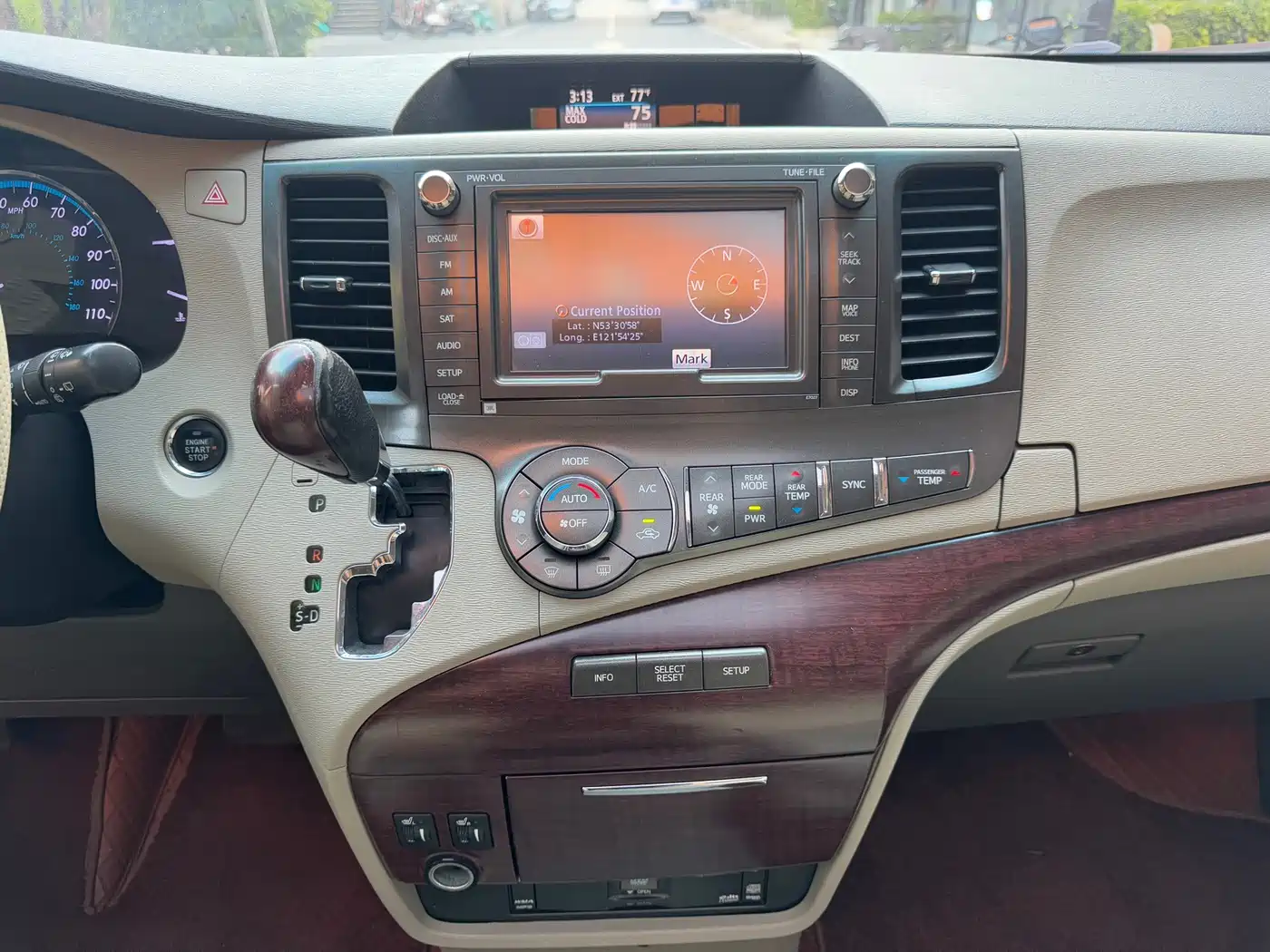 Toyota Sienna 2011 2011 3.5L 4WD Automatic