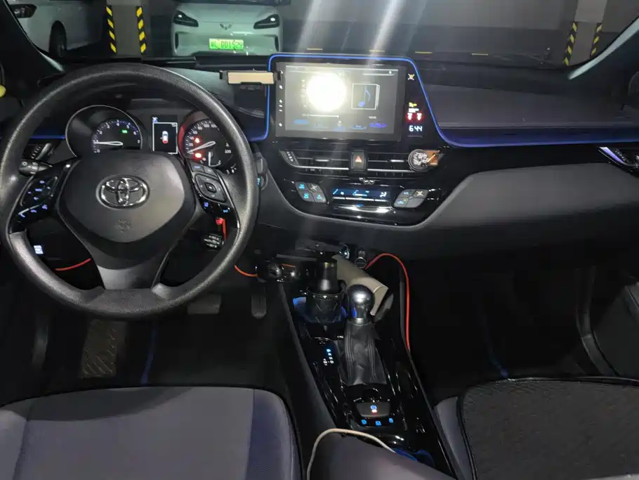 Photo 12 - Toyota C-HR