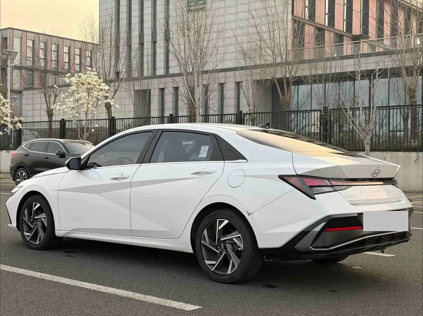 Hyundai Elantra 2023 1.5L CVT GLX Elite Edition фото 9