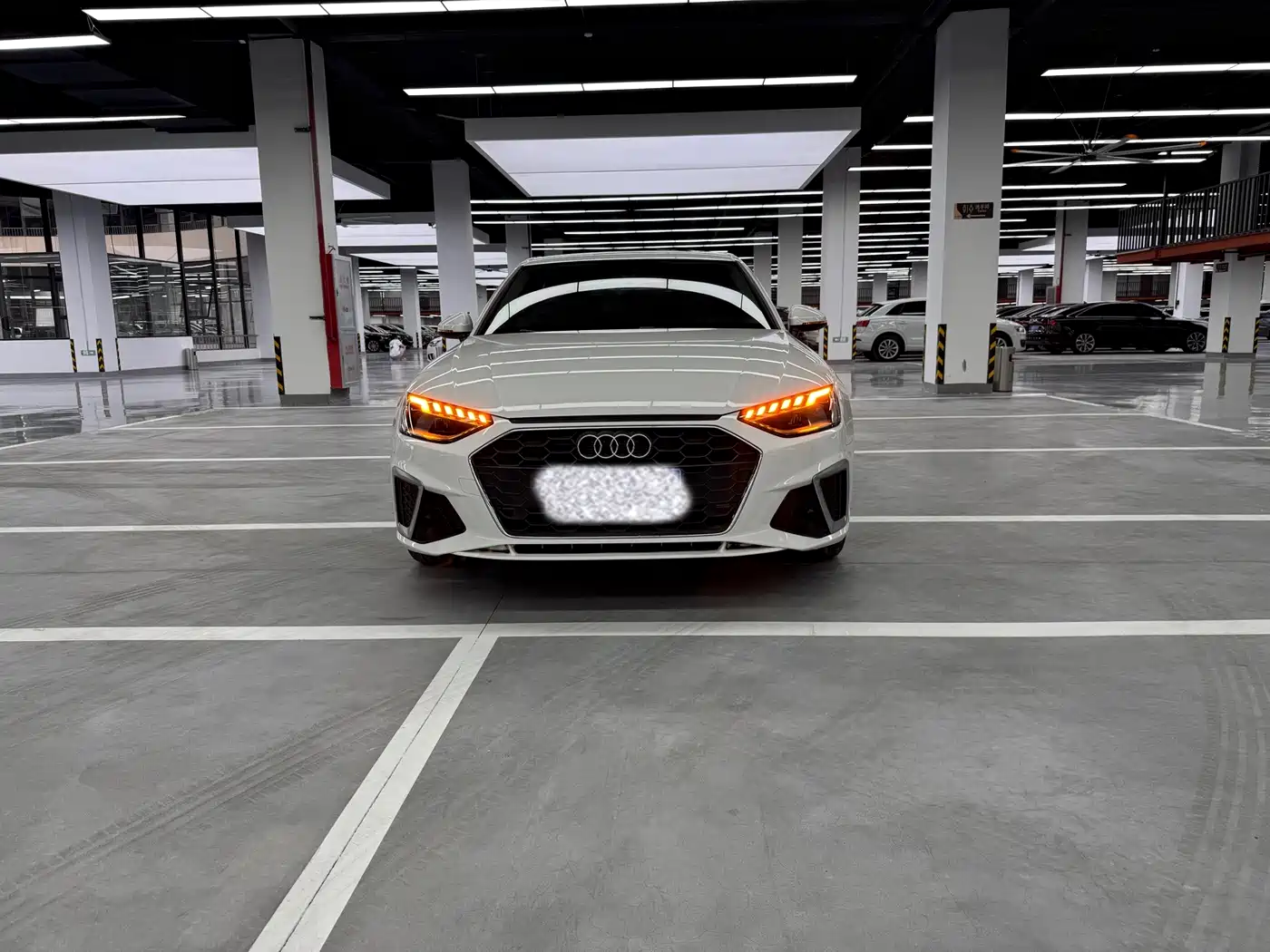 Фото 2 - Audi A4L