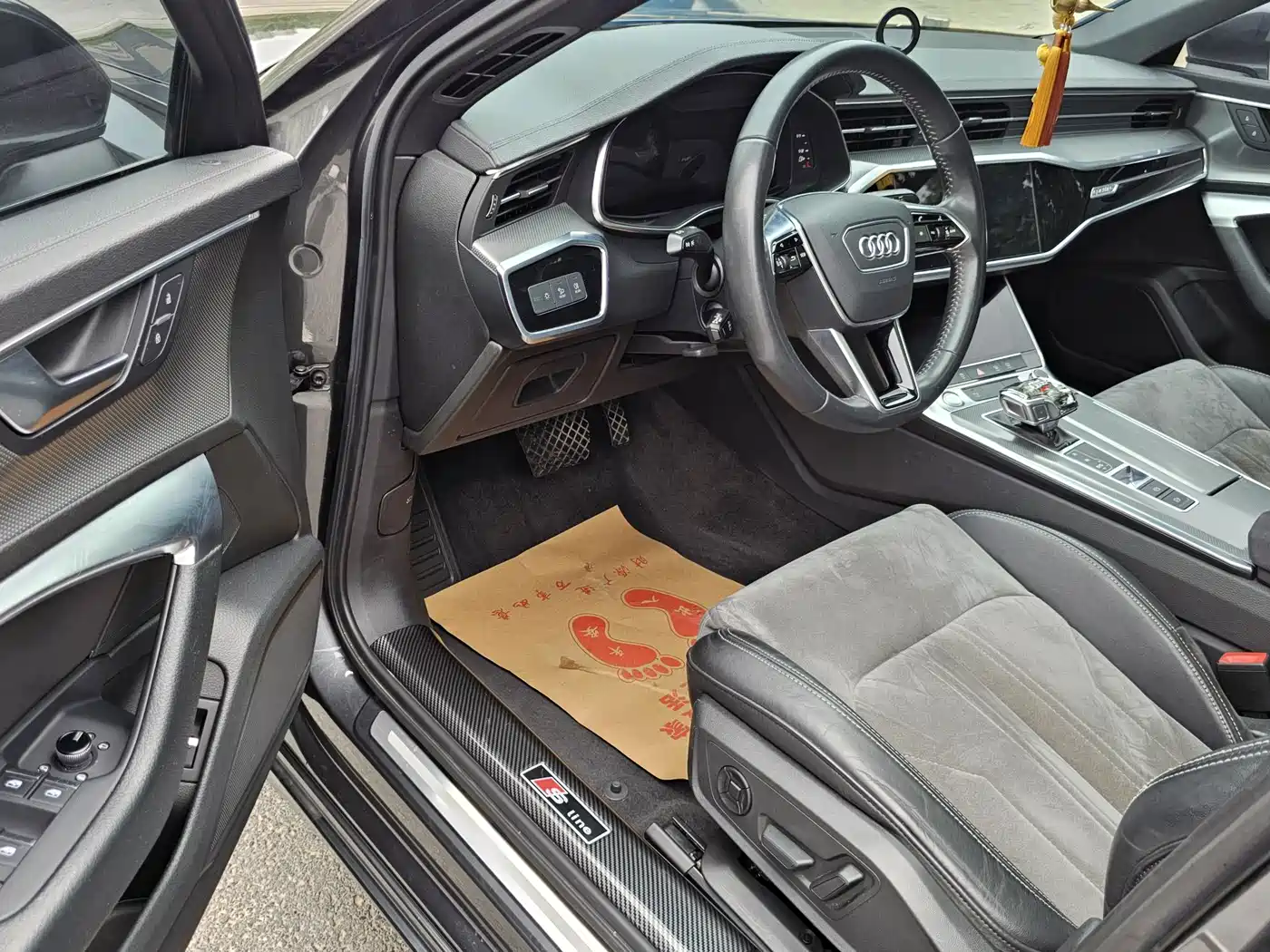 Фото 10 - Audi A6L