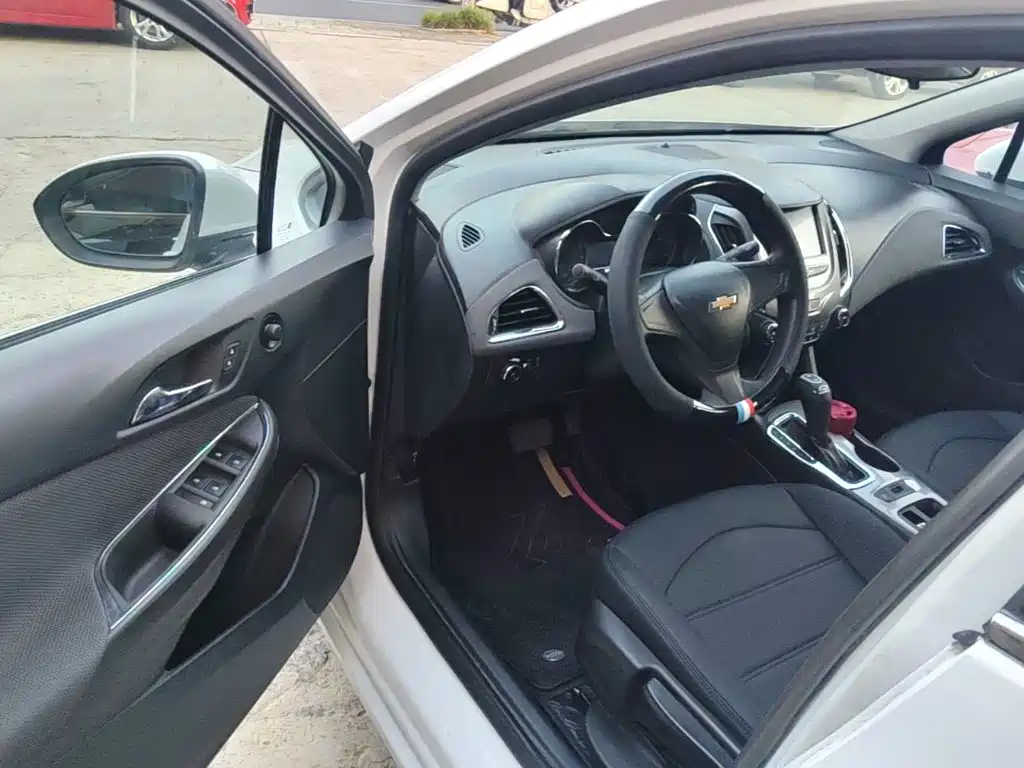 Chevrolet Cruze 2018 2018 320 Automatic Pioneer Sunroof Edition