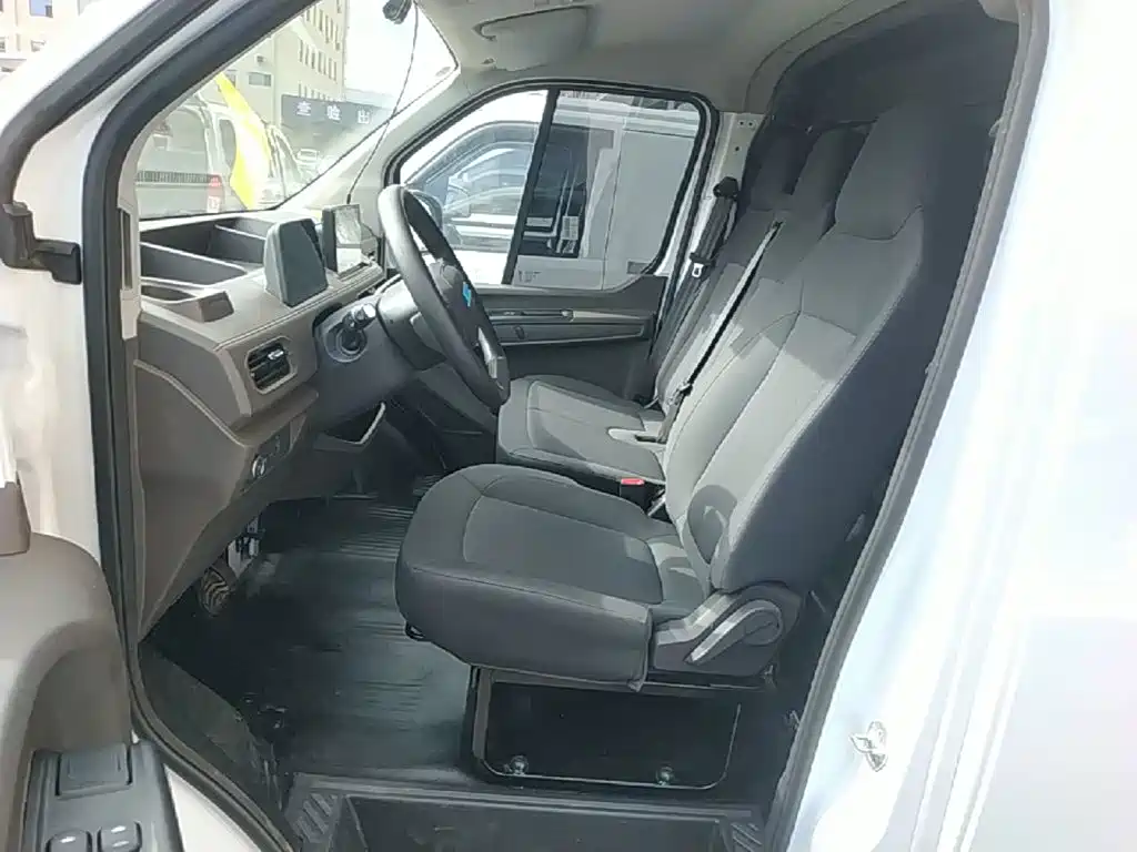 Jiangling E-Fushun 2026 2025 Model Blind Window Version 41.86kWh Short Wheelbase Low Roof 3.0-ton