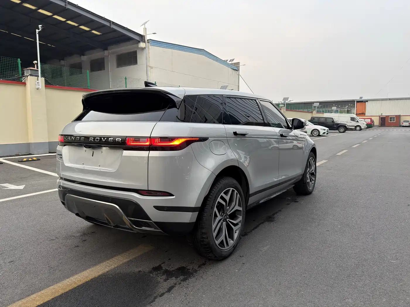 Land Rover Range Rover Evoque 2023 Range Rover Evoque L 249PS Luxury Edition фото 13